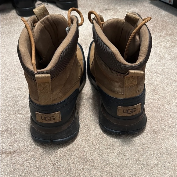 UGG Emmett duck boot Tan and Black Weather-Resistant Snow Boots - Picture 4 of 8